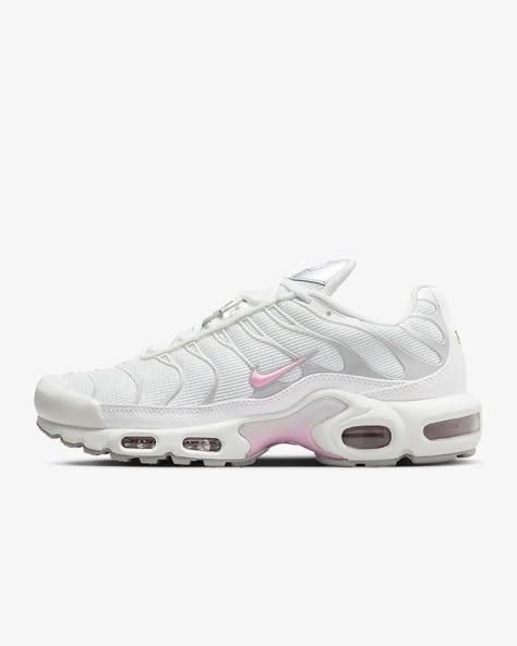 Shoes Air Max Nike, Air Nike Shoes Women, White Air Max 90 Outfit Woman, Nike Aor Max, Air Max Plus Outfits Women, Nike Ait, Nike Tn Aesthetic, Vapor Max Nike Women, Nike Pink Shoes