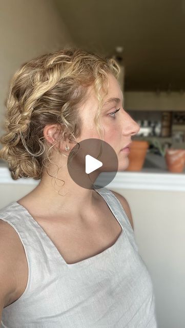 Jo March Hairstyle, Jo March Hair, Wedding Hair For Curly Hair, Curly Updo Tutorial, Curly Hair Updo Easy Natural Curls, Naturally Curly Updo, Updo Curly Hair, Simple Braids, Curly Updo Hairstyles