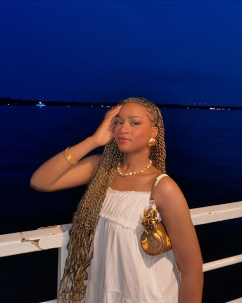 I tried the sunset makeup trend and I….fear I devoured😍! Braids: @precioustouchhair #explorepage #sunsets #sunsetmakeuplook🌅 #outfitinspo Femininity Aesthetic, Sunset Makeup, Vie Motivation, Aesthetic Pics, Makeup Trends, The Sunset, Barbados, Picture Poses, I Tried