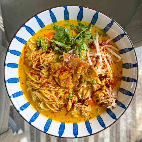 Golden Thai Curry Chicken Noodle Soup - Zena's Kitchen Curry Chicken Noodle Soup, Thai Curry Chicken, Chinese Style Chicken, Thai Green Chicken Curry, Thai Curry Paste, Savory Soups, Thai Chicken, Thai Curry, All Recipes