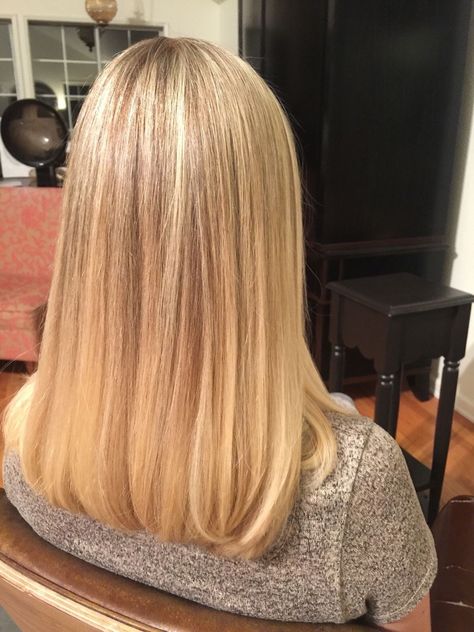 Mid Blonde Hair, Mid Length Hair Straight, Short Blonde Straight Hair, Mid Length Blonde Hair, Blonde Specialist, Summer Blonde Hair, Straight Blonde Hair, Honey Blonde Hair, Blonde Hair Inspiration