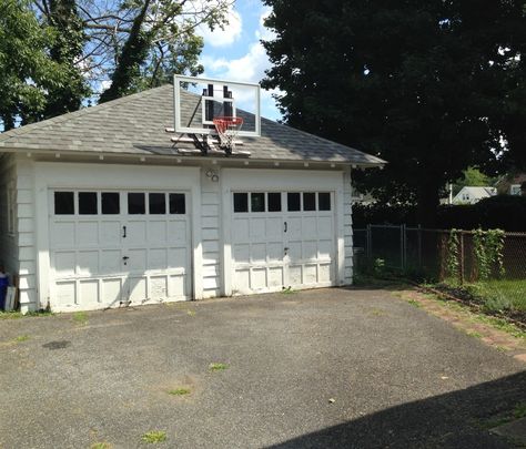 Irish Farmhouse, Home Basketball Court, Garage Door House, Basketball Court Backyard, Backyard Basketball, Basketball Court Flooring, Outdoor Basketball Court, Basketball Games For Kids, Basketball Goal