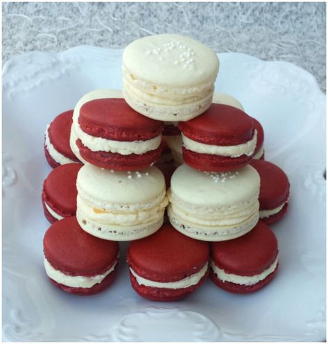 Red Treats For Party, Red And White Desserts, Red Dessert Table, Red And White Party, Red Macarons, White Macarons, Food Polls, White Dessert Tables, Red Desserts