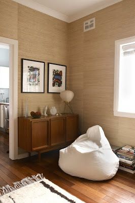 Brown Walls Living Room, Weave Wallpaper, Wallcovering Design, Stone Walls Interior, Grass Wallpaper, Guest Room Office, Brown Walls, Bean Bags, Grasscloth Wallpaper