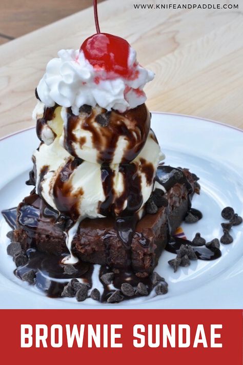 This chocolate fudge brownie sundae is a must for chocolate lovers! Rich, super fudgy and to die for! It's the perfect base to the most decadent of sundaes! Great Food Ideas for Busy Families www.knifeandpaddle.com Hot Fudge Brownie Sundae, Brownie Sundae Ideas, Brownie Sundae Bar, Fall Festival Food, Homemade Chocolate Fudge, Brownie Sundae, Mini Brownies, Sundae Bar, Chocolate Fudge Brownies