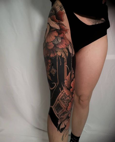 Full Body Neo Traditional Tattoo, Neo Trad Leg Tattoo, Neo Traditional Tattoos Leg, Neotrad Leg Tattoo, Sleeve To Hand Tattoo, Woman’s Half Sleeve Tattoo, Thigh Tattoos Cover Up, Realistic Plant Tattoo, Filouino Tattoo