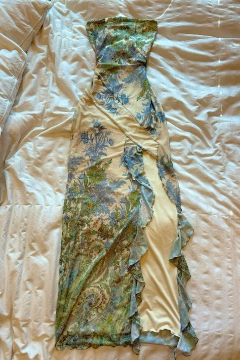 Special Occasions Outfits, Tea Time Dress Outfit, Enchanted Garden Theme Dress, Dress For Hip Dips, Italy Clothes Aesthetic, Earthy Prom Dress, 2000s Fashion Dresses, Vestidos Aesthetic Vintage, Ethereal Dress Aesthetic