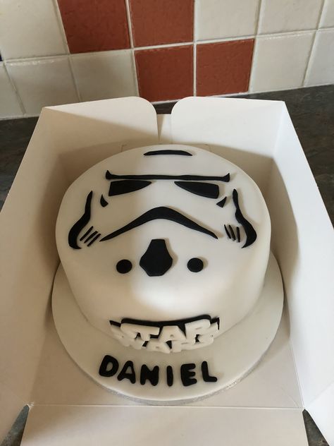 Star Wars Cake Aesthetic, Star Wars Bday Cake, Starwars Cake Simple, Simple Star Wars Cake, Easy Star Wars Cake, Star Wars Stormtrooper Cake, Birthday Cake Star Wars, Star Wars Cake Ideas, Stormtrooper Cake