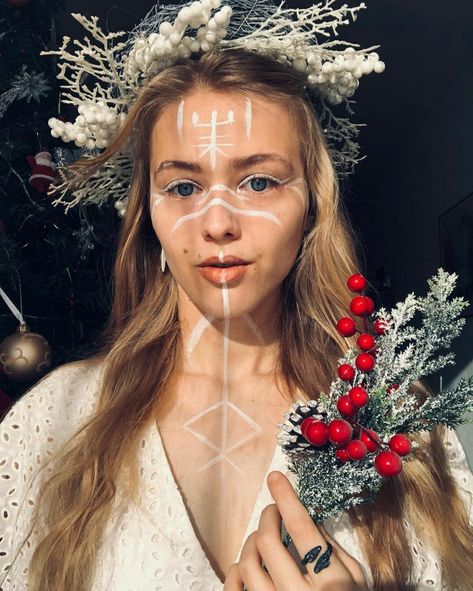 Yule Aesthetic | December | Winter | cocina.raluca Yule Outfit, Yule Aesthetic, Aesthetic December, Pagan Christmas, December Winter, Shield Maiden, Winter Solstice, Party Event, Yule