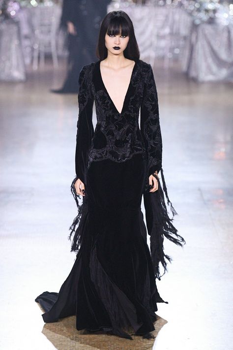 DiDU on Twitter: "loving the dark glamor of the rodarte fw23 collection https://t.co/aDgAerE4tv" / Twitter Rodarte Fall 2023, 90s Gothic Fashion, Gothic Runway Fashion, Rodarte 2023, Romantic Runway, 90s Goth Fashion, Haunt Couture, Dark Glamour, Fall 2023 Ready To Wear