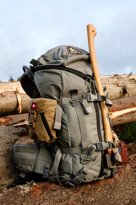 Bug Out Bag List, Best Bug Out Bag, Bushcraft Backpack, Retro Backpack, Bushcraft Gear, Survival Bag, Mystery Ranch, Survival Supplies, Bushcraft Camping