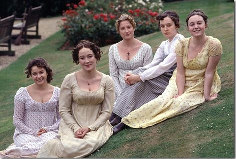 The costumes in the BBC version of P&P were lovely. This page gives an overview of the various terms for Regency era dress. Susannah Harker, Julia Sawalha, Bennet Sisters, Jennifer Ehle, Regency Gown, Jane Austen Novels, Becoming Jane, Jane Austin, Elizabeth Bennet