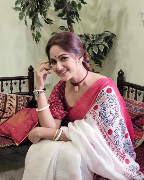 Trina Saha, Actress In Saree, Painting Model, Bengali Saree, Beautiful Housewife, Age 30, Beautiful Photoshoot, Actress Pics, Beautiful Smile