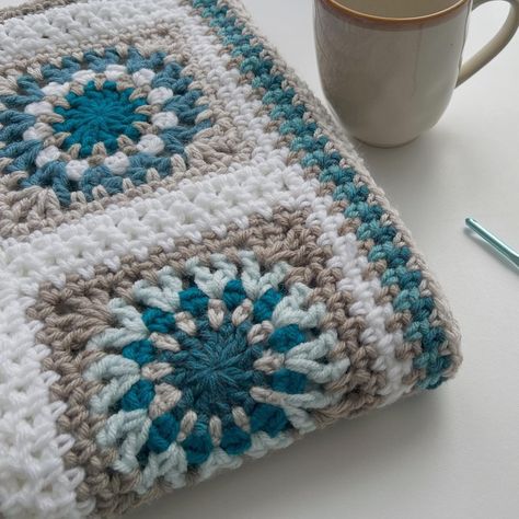 Fast & Fab - Crochet Little Skye Granny Square - JSPCREATE Ripple Stitch Blanket, Blanket Stitches, Easy Crochet Hat Patterns, Crochet Blanket Tutorial, Large Crochet Hooks, Crochet Square Blanket, Ripple Stitch, Stitch Blanket, Granny Square Crochet Patterns Free