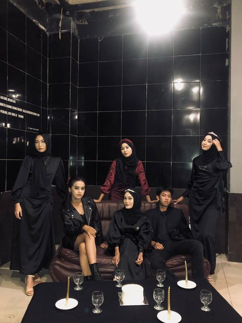 Yearbook Photoshoot, Party Outfits Night, Outfit Hijab, Party Night, Yearbook, Party Outfit, Ootd, Photography