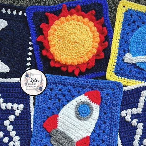 Planet Granny Square, Space Granny Square Crochet, Space Themed Crochet, Planet Crochet Granny Square, Space Themed Crochet Patterns, Crochet Baby Space Blanket, Solar System Crochet Blanket, Crochet Astronaut Blanket, Crochet Astronaut Lovey