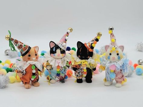 Calico Critters Cat, Critters 3, Calico Critters Families, Cute Clown, Calico Critters, Little Critter, Sylvanian Families, Cute Little Things, Cute Plush