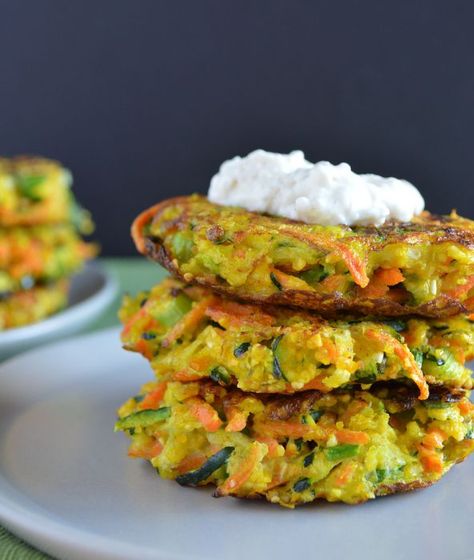 Cornmeal Fritters, Healthy Nibbles, Cornmeal Recipes, Vegetable Fritters, Fritter Recipes, Crushed Garlic, Light Lunch, Side Recipes, Weeknight Dinners