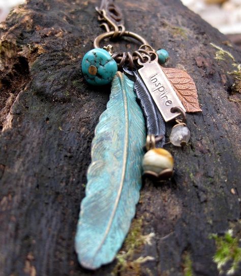 Feather charms quotes jewelry outdoors nature inspire charms bronze Feather Necklace, Boho Style Jewelry, Feather Jewelry, Feather Charms, Feather Necklaces, A Necklace, Look Vintage, Purse Charms, Hippie Chic