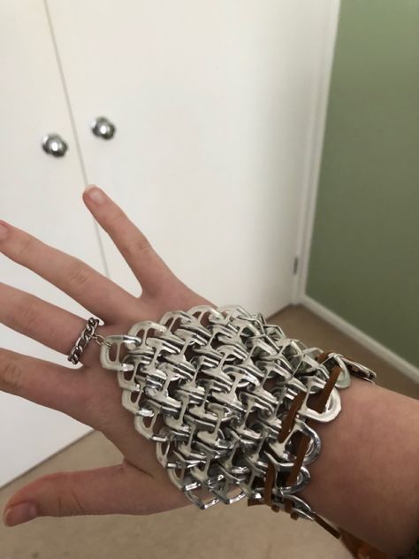 Soda Tab Chainmail, Punk Accessories Diy, Tab Chainmail, Soda Can Bracelet, Chainmail Glove, Pop Top Crafts, Soda Tab Crafts, Can Tab Crafts, Soda Can Tabs