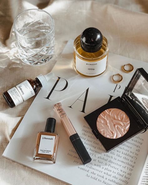 RACHAEL’s Instagram photo: “getting ready for fall 🍁” Makeup Flat Lay, Getting Ready For Fall, Good Genes, Beauty Products Photography, Flat Lay Photography, Luxury Aesthetic, Ready For Fall, Beauty Shots, Luxury Makeup