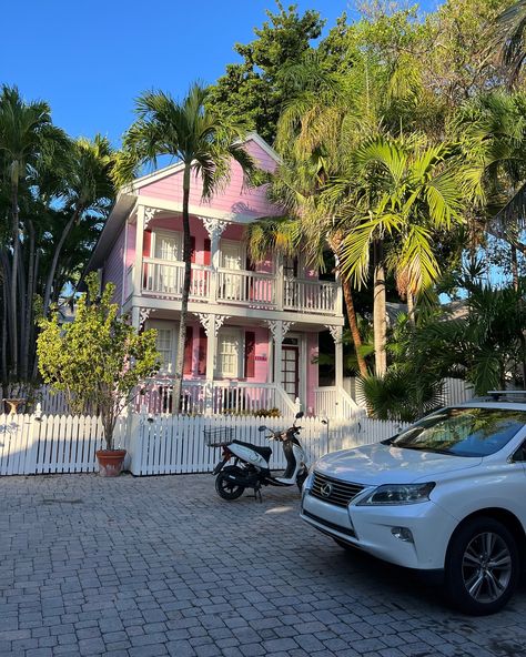 📍Key West Key West Picture Ideas, Key West Honeymoon, Florida Key West, Key West Florida Aesthetic, Key West Aesthetic, Key West Beach House, Key West Pictures, Florida Core, Keys Aesthetic