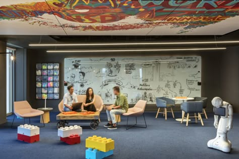 Tech Company Innovation Hub - Madrid Hub Interior Design, Multipurpose Room Office, Office Seating Ideas, Office Collaboration Space, Hub Design, Coworking Space Design, Innovation Ideas, Work Lounge, Business Lounge