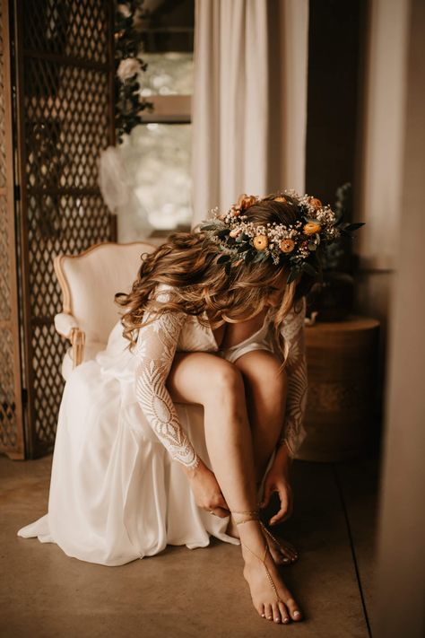 Boho bride flower crown with barefoot sandle. Boho themed wedding and wedding dress. Bride hair style, boho flower crown, inside of our bridal suite at Sugar Lake Weddings. Bridal foot jewelry. Bride Hair Flower Crown, Boho Themed Wedding, Bride Flower Crown, Bride Hair Flowers, Boho Wedding Crown, Barefoot Bride, Lake Weddings, Bridal Foot Jewelry, Hippie Bride