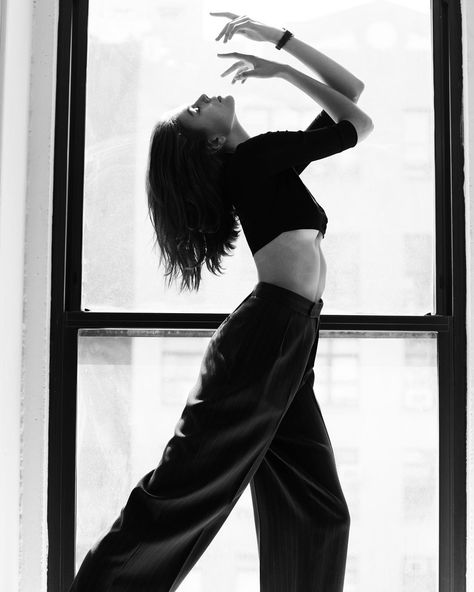 Dance Photo Shoot, Dance Picture Poses, Dancer Photography, Dance Photography Poses, Dancing Aesthetic, Kaia Gerber, Dance Photos, Modern Dance, Contemporary Dance