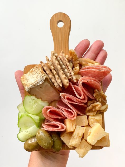 Tiny Charcuterie Board, Mini Charcuterie Board Ideas, Mini Charcuterie Board, Mini Cheese Boards, Grazing Food, Mini Charcuterie, Charcuterie Board Meats, Amazing Food Platters, Party Food Dessert