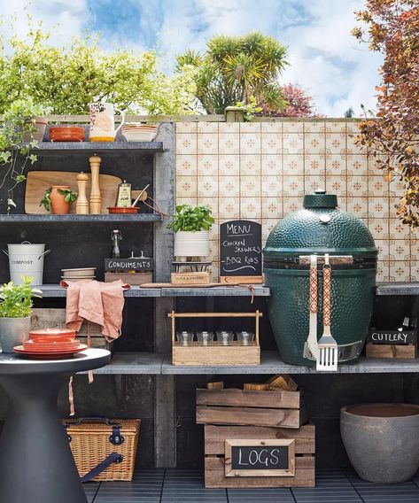 Mini Outdoor Kitchen, Outdoor Cooking Station, Large Floor Tiles, Cooking Station, Indoor Outdoor Kitchen, Outdoor Kitchen Ideas, Diy Outdoor Kitchen, Cooking Appliances, Outdoor Bbq