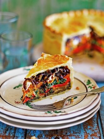 Picnic pie Terrine Pie, Picnic Pie, Shortcrust Pastry, Savory Pie, Jamie Oliver, Snacks Für Party, Cheddar, Vegetable Recipes, Diner