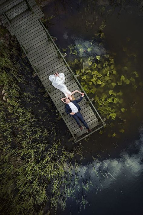 Image by Dawid Mazur. || Surely, it is always refreshing for a creative mind to get access to a new perspective. And taking photos with a drone will give you this kind of opportunity. As you will see in this blog post, there are multiple occasions like hiking in the mountains or walking at the beach to create some fantastic piece of art. Pre Wedding Praia, Drone Videography, Aerial Photography Drone, Drone Design, Drone Images, Photography Beach, Drone Photos, Fpv Drone, Foto Poses