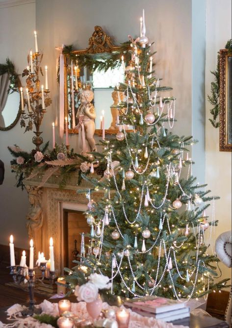 Nutcracker Ballet Decor, Country Christmas Decorating Ideas, Countryside Christmas, Vintage Pink Christmas, French Country Christmas, Christmas Decorating Ideas, Pastel Christmas, French Christmas, Pink Xmas