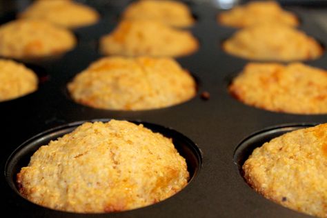 Adventures in Food: Cheddar ‘n’ Grits Muffins – Kateryna Barnes Grit Muffins, Grits Muffins, Baked Grits, Gf Muffins, Cheddar Corn, Corn Grits, Cheesy Corn, Cheese Grits, Cornbread Muffins