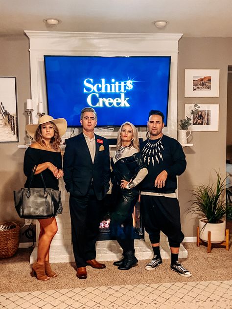 Schitts Creek Costumes, David And Alexis Costume, Schitts Creek Halloween Costume, Schitts Creek Costume, Witches And Warlocks, Creative Halloween Costumes Diy, Rose Costume, Halloween Costumes Friends, Schitts Creek