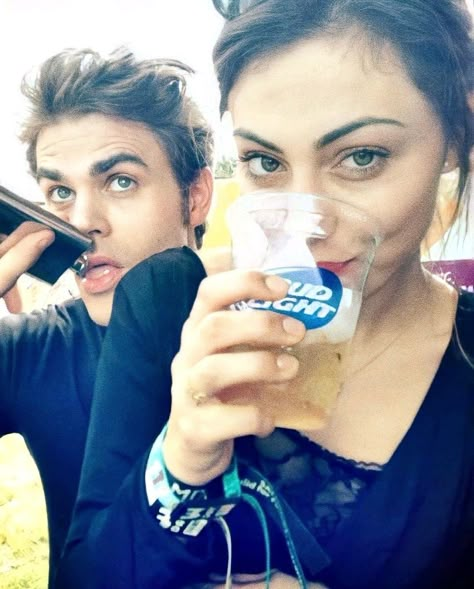 Phoebe Tonkin And Paul Wesley, Paul And Phoebe, Ariana Grande Poster, Paul Wesley Vampire Diaries, Ian And Nina, Vampire Shows, The Vampire Diaries 3, Original Vampire, Vampire Diaries Cast