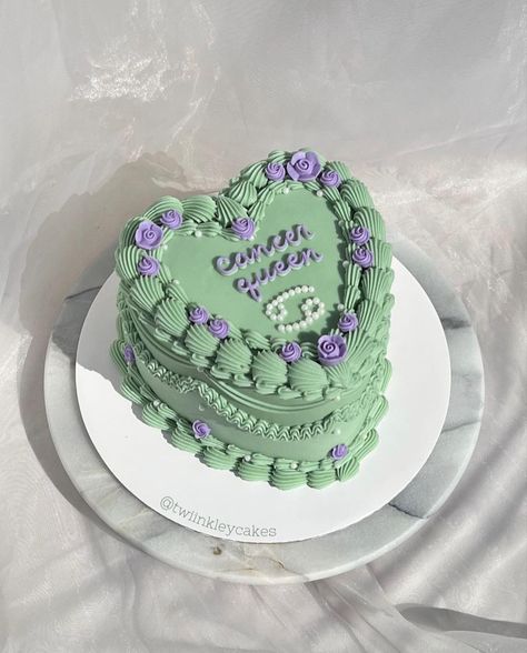 Purple And Green Birthday Party Ideas, Green And Purple Cake, Green Heart Cake, Goofy Cake, Turquoise Cake, Minimalist Cakes, Green Birthday Cakes, Girly Birthday Cakes, Heart Birthday Cake