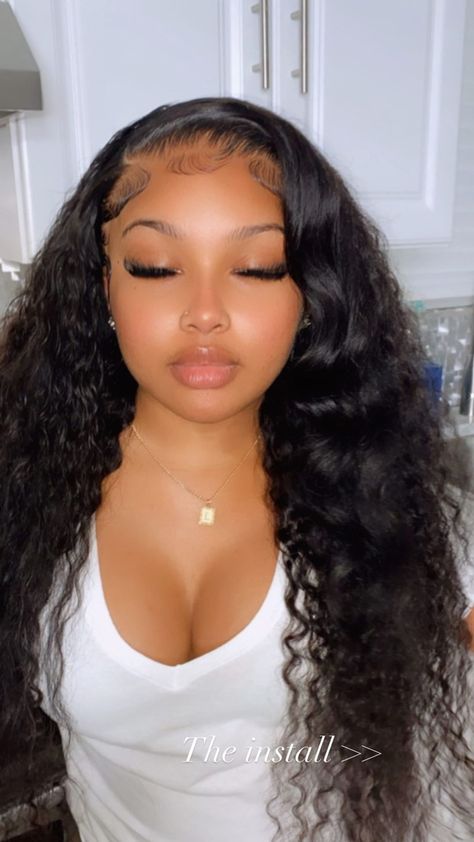 Side Part Lace Fronts, Baddie Lace Fronts, Wig Edges Ideas Side Part, Lace Front Edges Ideas, Lacefronts For Black Women, Black Girls Hairstyles Lace Fronts, Side Part Curly Wig Black Women, Lace Wig Styles Black Women, No Part Frontal Wig