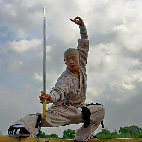 Shaolin Monks, Kung Fu Martial Arts, Chinese Kung Fu, Shaolin Kung Fu, Self Defense Martial Arts, Tai Chi Chuan, Martial Arts Techniques, Pencak Silat, Chinese Martial Arts