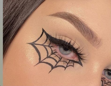 Halloween Eyeliner Looks, Bat Wing Eyeliner, Bat Eyeliner, Spiderweb Eyeliner, Halloween Eyeliner, Spider Web Makeup, Spider Makeup, Monster Makeup, Makeup Creative