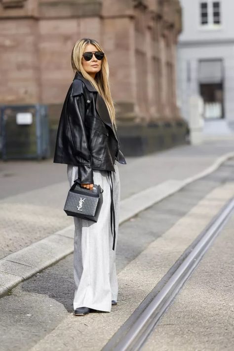 12 Ideas for How to Wear Wide-Leg Pants Hoodie And Wide Leg Pants, Wide Leg Drawstring Pants Outfit, Gray Wide Leg Pants Outfit, Wide Leg Sweats Outfit, How To Wear Wide Leg Pants, Wide Leg Pants With Boots, How To Style Wide Leg Pants, Black Wide Leg Pants Outfit Casual, Wide Leg Trousers Outfit Casual