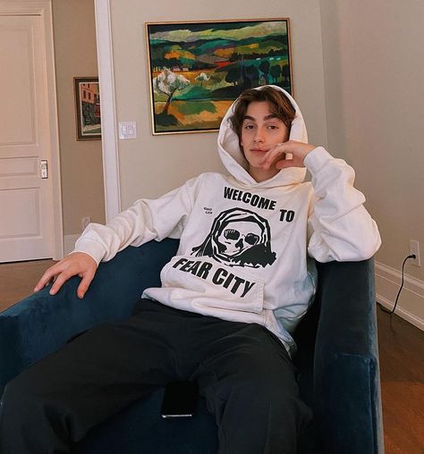 Johnny Orlando Shirtless, Dylan Conrique, Johnny Orlando Instagram, Johnny Orlando, Anger Issues, Canal No Youtube, Perfect Boy, Hottest Guy Ever, Health Matters