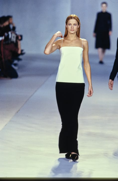 90s Minimalism Fashion, Chique Outfits, Mode Vintage, Historical Fashion, Fashion Poses, 90s Fashion, Fashion Magazine, Runway Fashion, Fashion Show