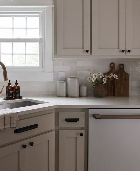 Dark worktop kitchen