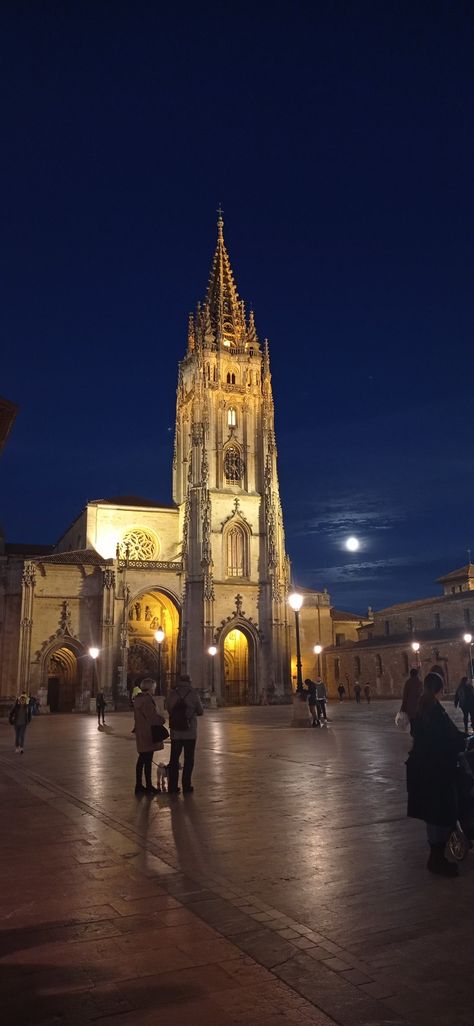 Oviedo Spain, European Bucket List, Spain Aesthetic, Summer Board, Asturias Spain, Uni Life, 2025 Vision, Travel Bucket List, Bucket List