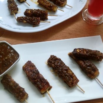 Peanut Sauce Coated Paneer Satay Recipe by Sundari Giri on Plattershare Toothpick Appetizers, Satay Recipe, Eat Happy, Bamboo Skewers, Cooking Pan, Peanut Sauce, Food Categories, Dark Color, Skewers