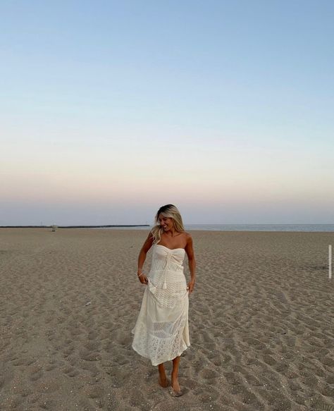 White Summer Dress Long Beach, Beach Dress Pose Ideas, Senior Photo Casual Outfits, Beach Dress Instagram Pictures, Beach Pictures Dressed Up, Beach Pictures Long Dress, White Dresses Senior Pictures, Dress On The Beach Photo Ideas, Beach Photoshoot Poses Dress