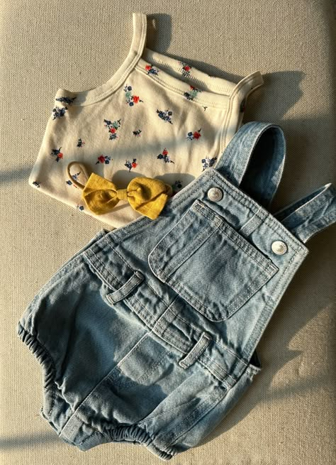 Baby girl fashion, Old Navy, Baby Girl outfit inspiration, baby girl style, Summer style Baby Girl Style Summer, Baby Girl Style, Old Baby Clothes, Baby Gril, Stylish Kids Outfits, Summer Baby Clothes, Baby Girl Outfit, Navy Baby