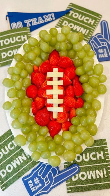 Rachel Anderson on Instagram: "Football Fruit Tray🏈✨ Make a healthy game day treat the college football playoffs and Super Bowl! It’s a perfect side dish for all the wings and burgers🏟️. All you need is strawberries, grapes, and your favorite white cheese for the laces. #ncaafootball #cfp #gamedayfood #football #Superbowl #nflplayoffs #superbowlparty #fruit #healthyideas #easyrecipes #superbowlfood" Game Day Birthday Party, Super Bowl Fruit And Veggie Tray, Football Birthday Dessert, Football Theme Fruit Tray, Football Food Table, Football Brunch Party Ideas, Fruit Football Tray, Super Bowl Fruit Ideas Fun, Sports Fruit Tray